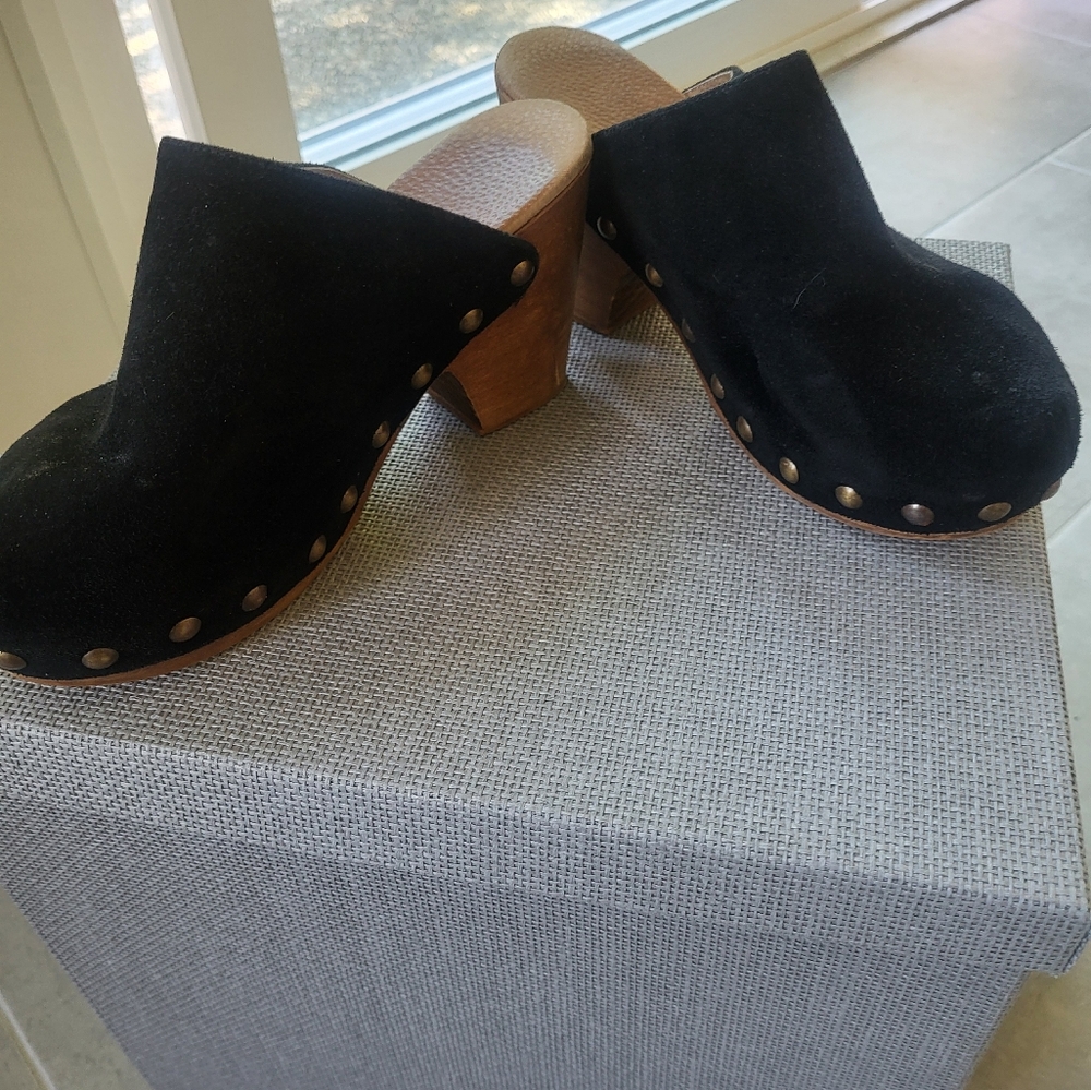 Clogs